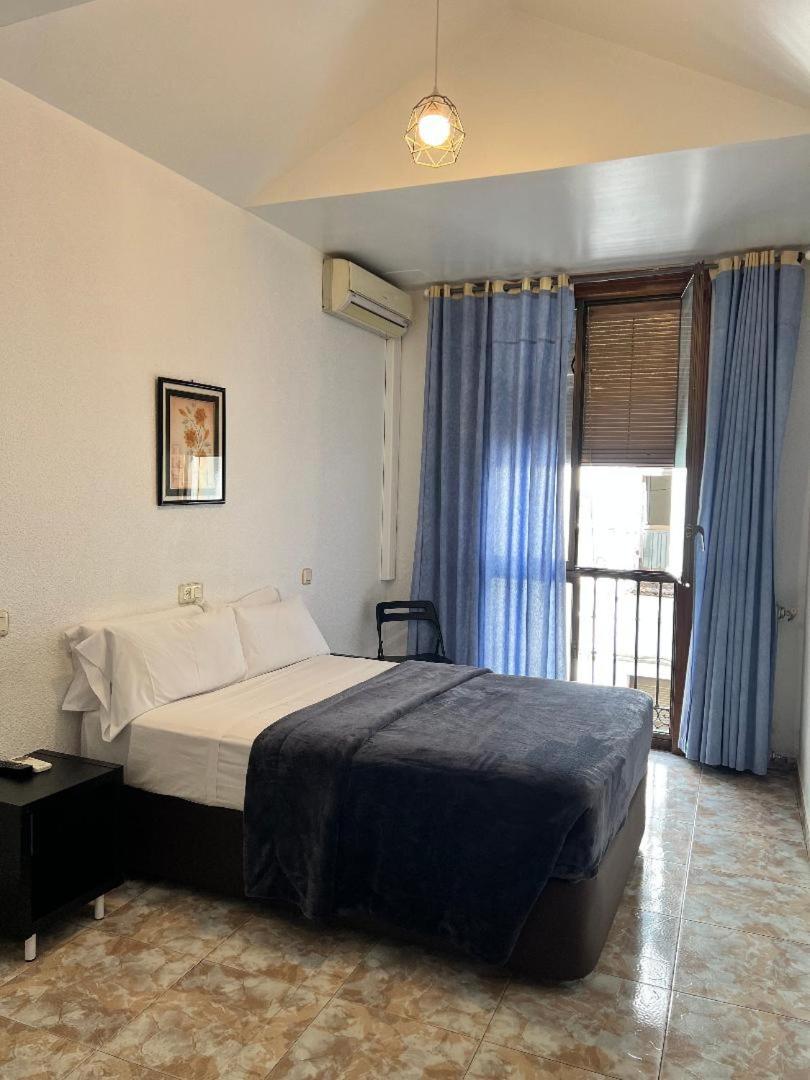 Hostal Palacios Fuencarral Madrid Buitenkant foto