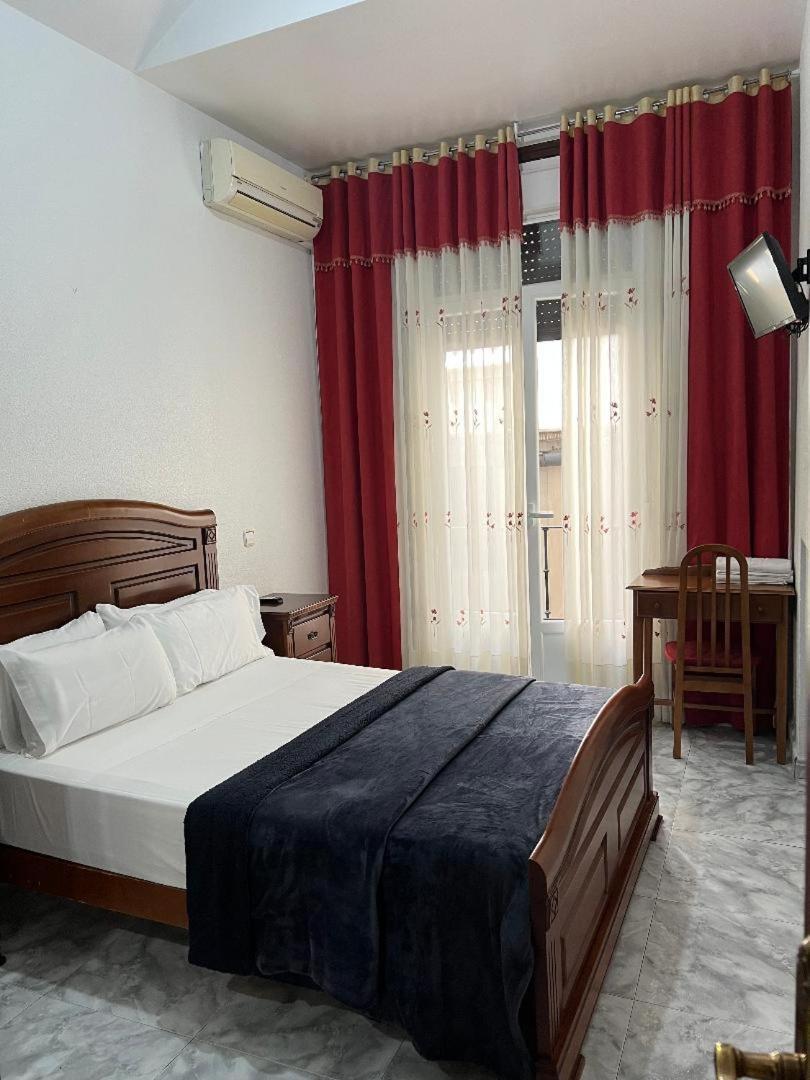 Hostal Palacios Fuencarral Madrid Buitenkant foto