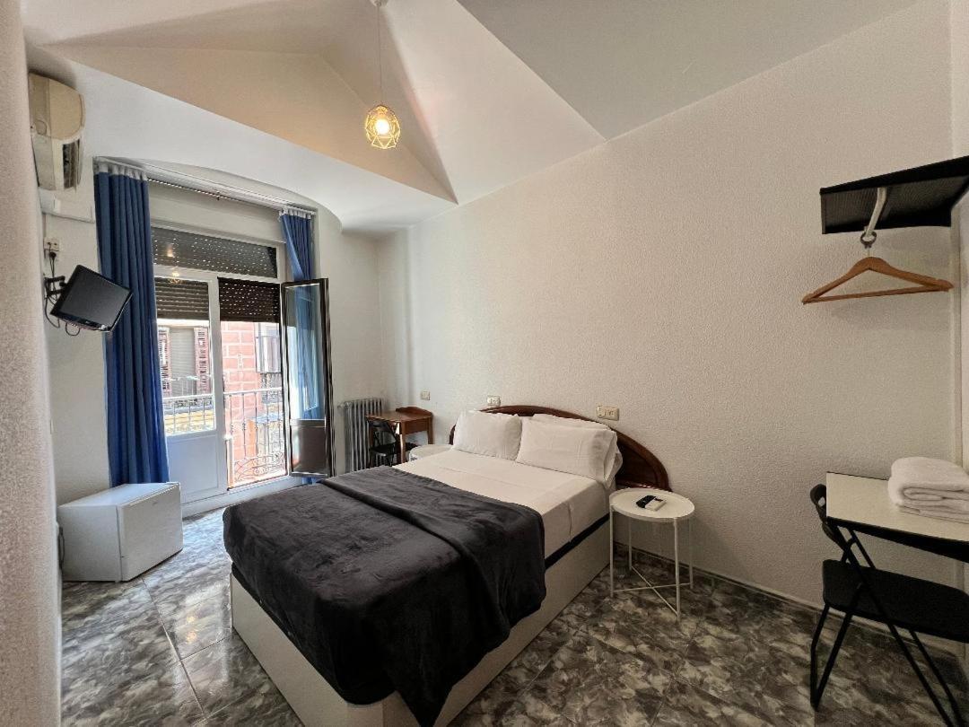 Hostal Palacios Fuencarral Madrid Buitenkant foto