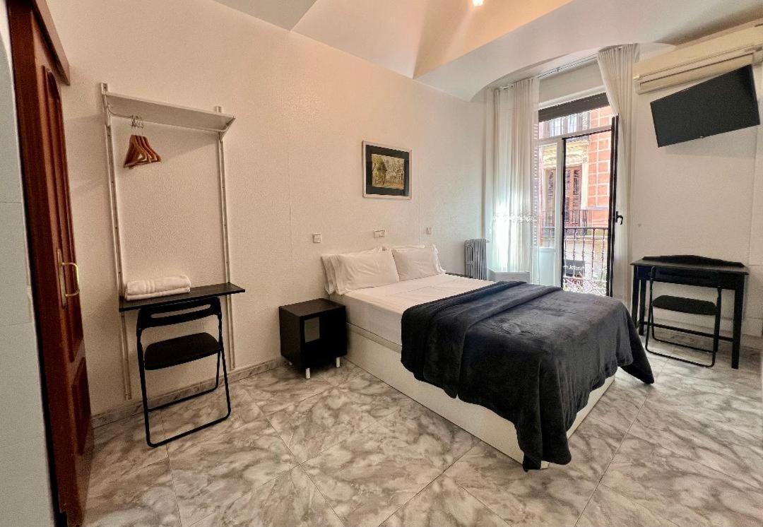 Hostal Palacios Fuencarral Madrid Buitenkant foto
