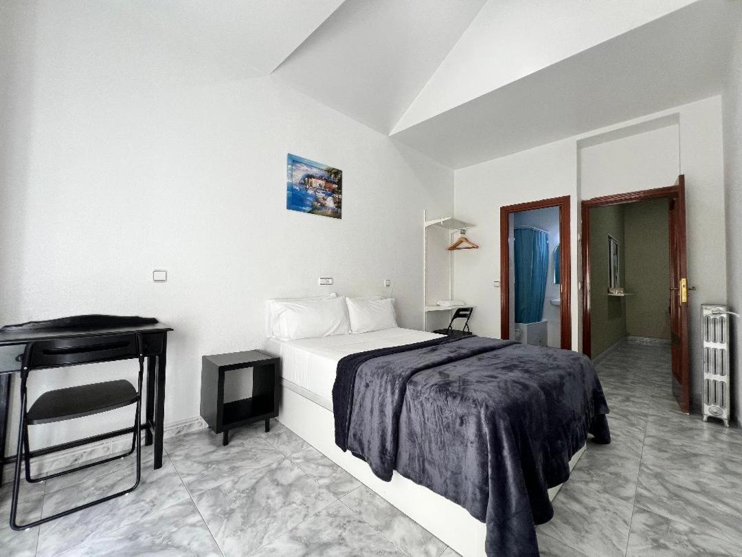 Hostal Palacios Fuencarral Madrid Buitenkant foto