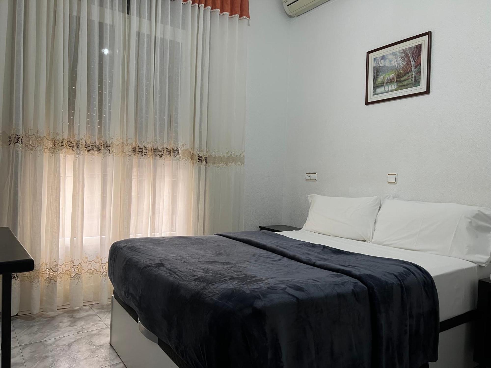 Hostal Palacios Fuencarral Madrid Buitenkant foto