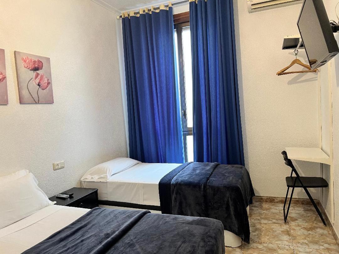 Hostal Palacios Fuencarral Madrid Buitenkant foto
