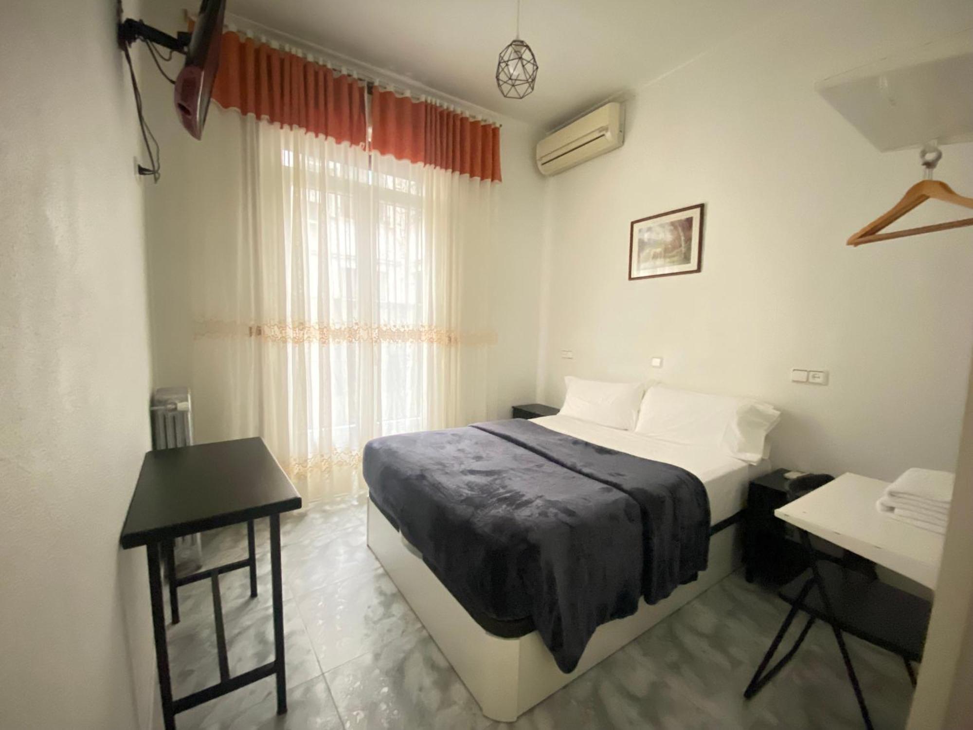 Hostal Palacios Fuencarral Madrid Buitenkant foto