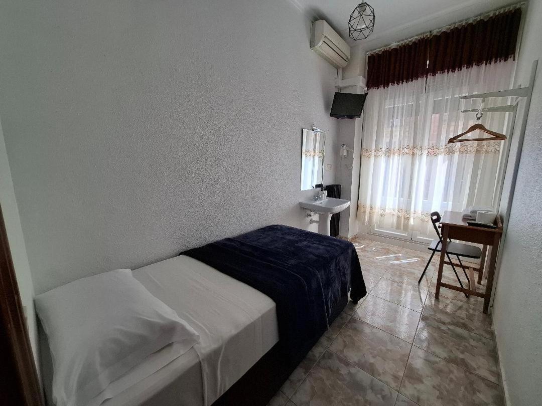 Hostal Palacios Fuencarral Madrid Buitenkant foto