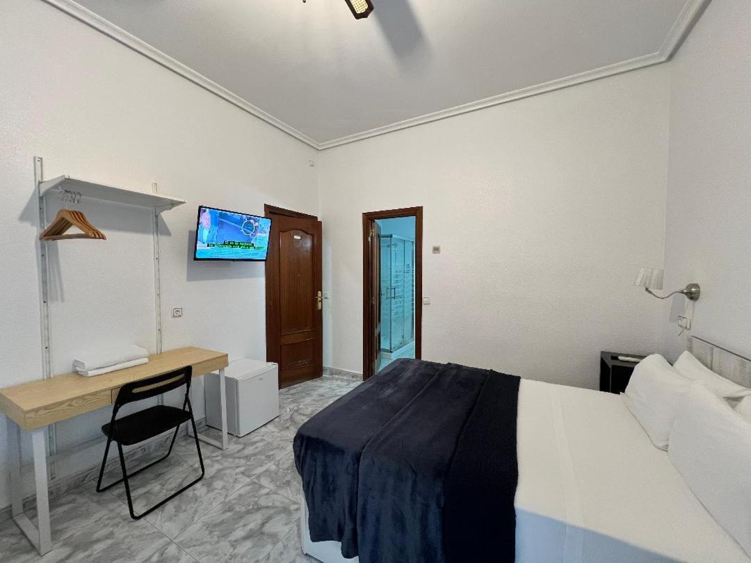 Hostal Palacios Fuencarral Madrid Buitenkant foto