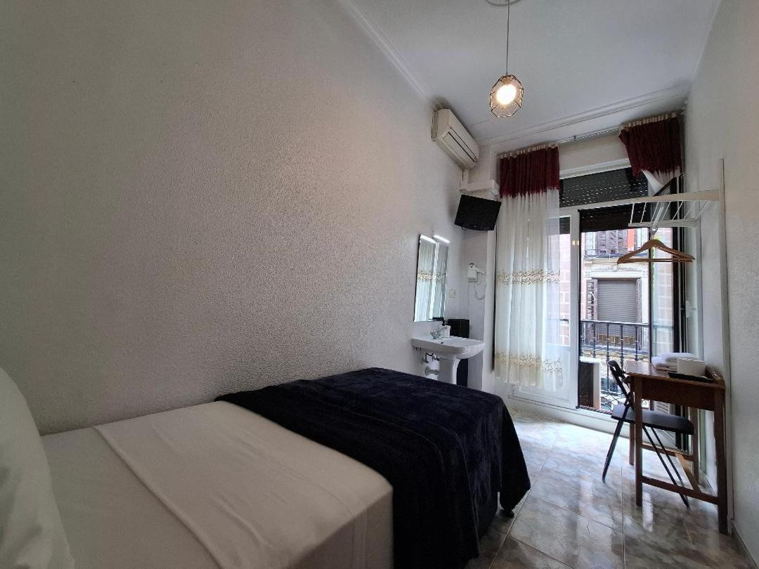 Hostal Palacios Fuencarral Madrid Buitenkant foto