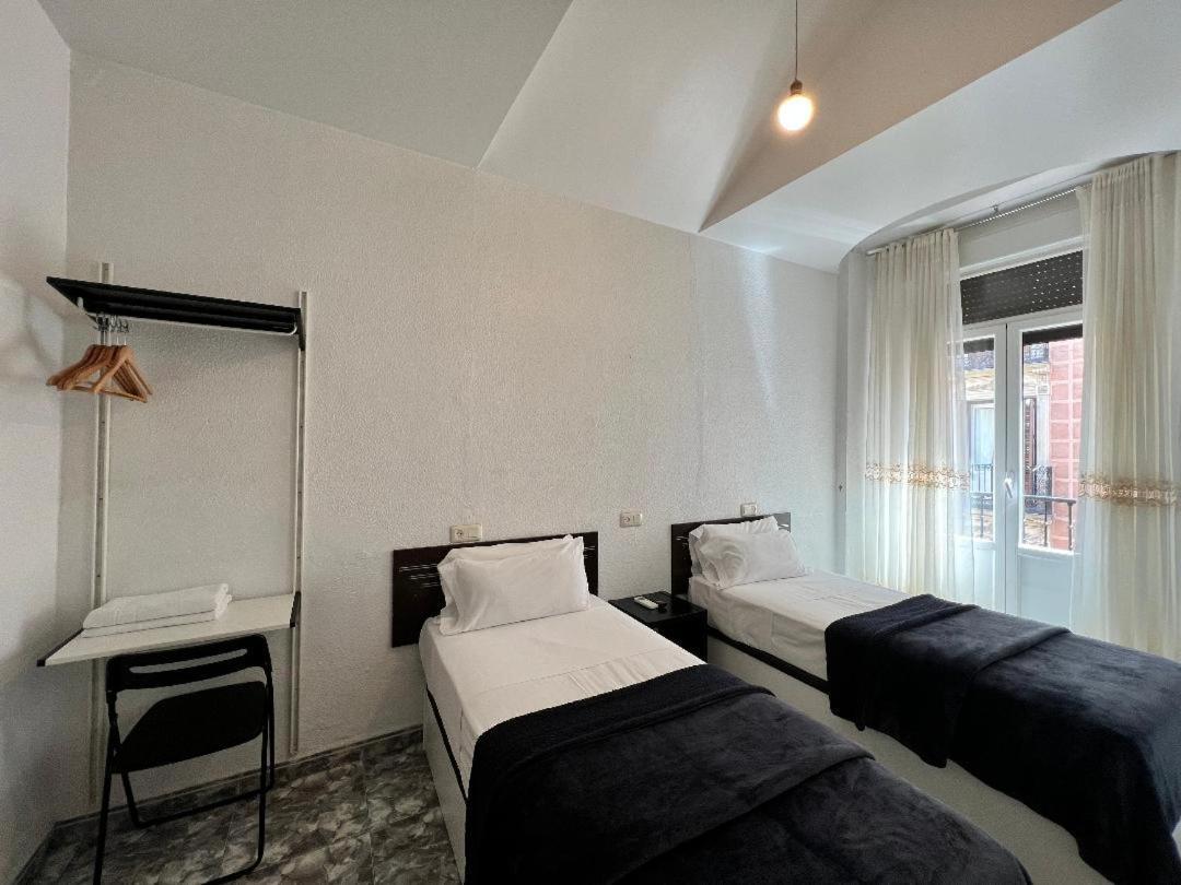 Hostal Palacios Fuencarral Madrid Buitenkant foto