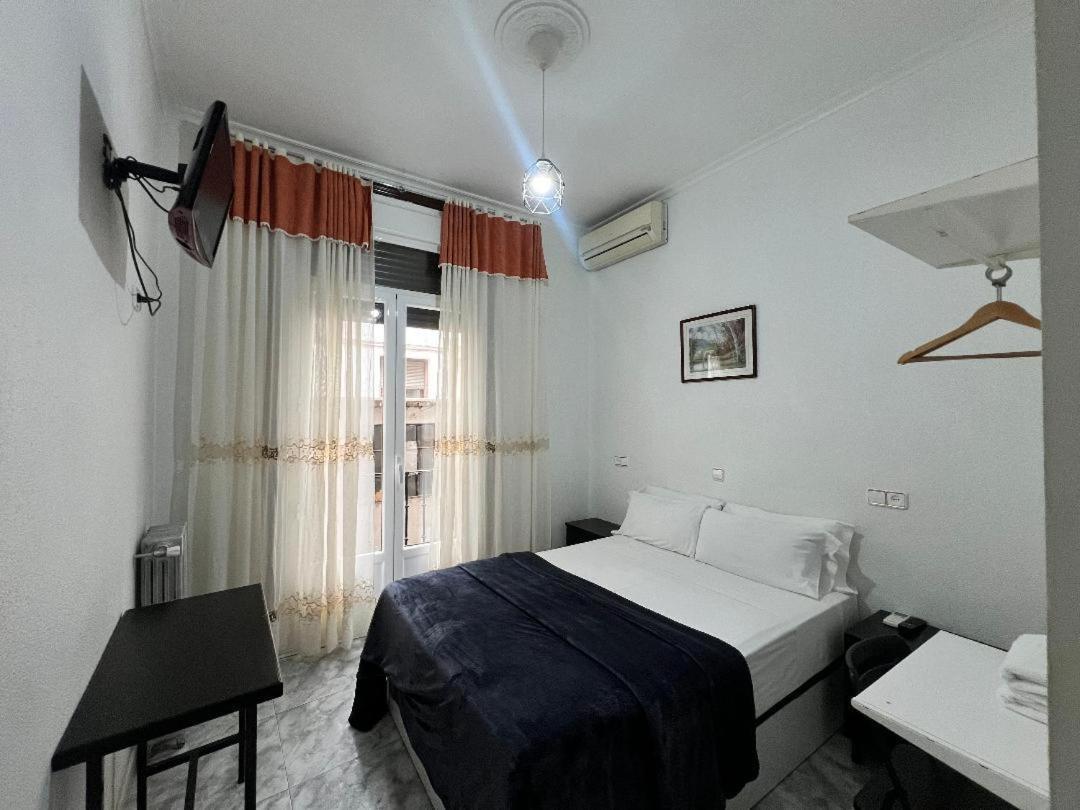 Hostal Palacios Fuencarral Madrid Buitenkant foto