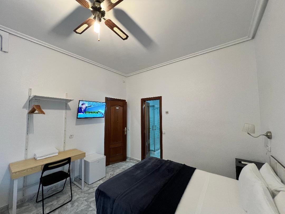 Hostal Palacios Fuencarral Madrid Buitenkant foto