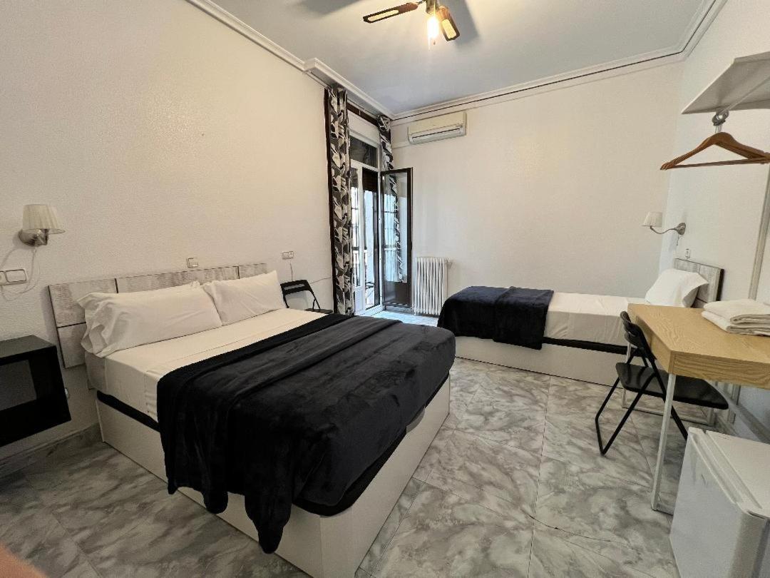 Hostal Palacios Fuencarral Madrid Buitenkant foto