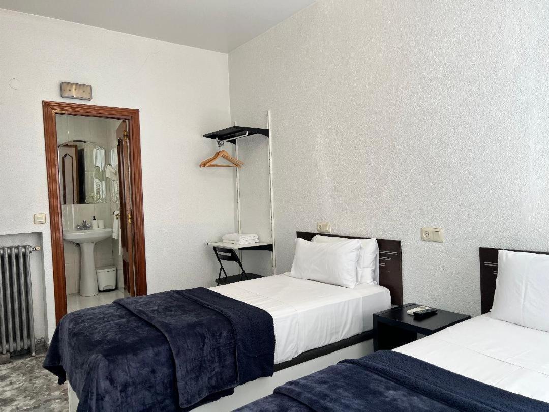 Hostal Palacios Fuencarral Madrid Buitenkant foto