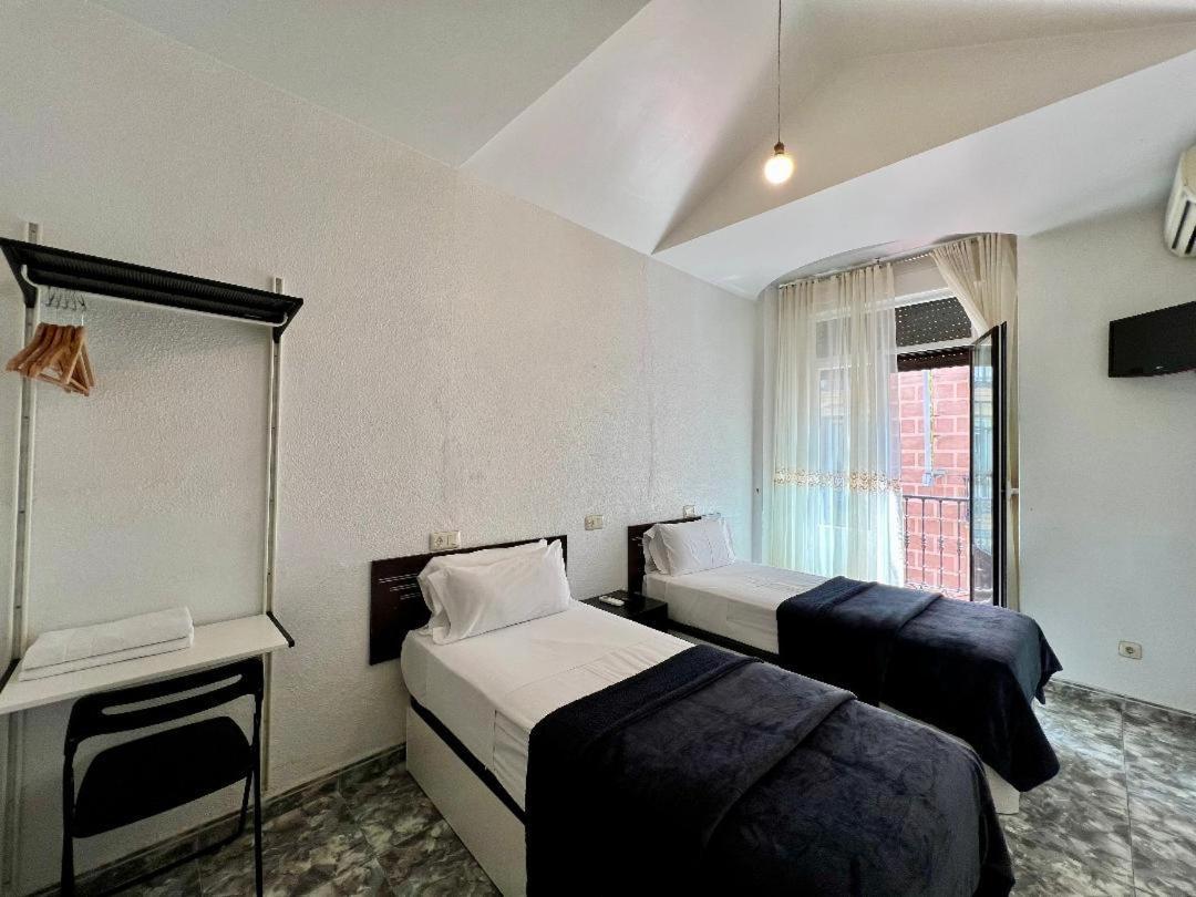 Hostal Palacios Fuencarral Madrid Buitenkant foto