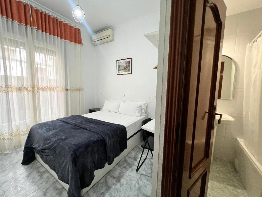 Hostal Palacios Fuencarral Madrid Buitenkant foto