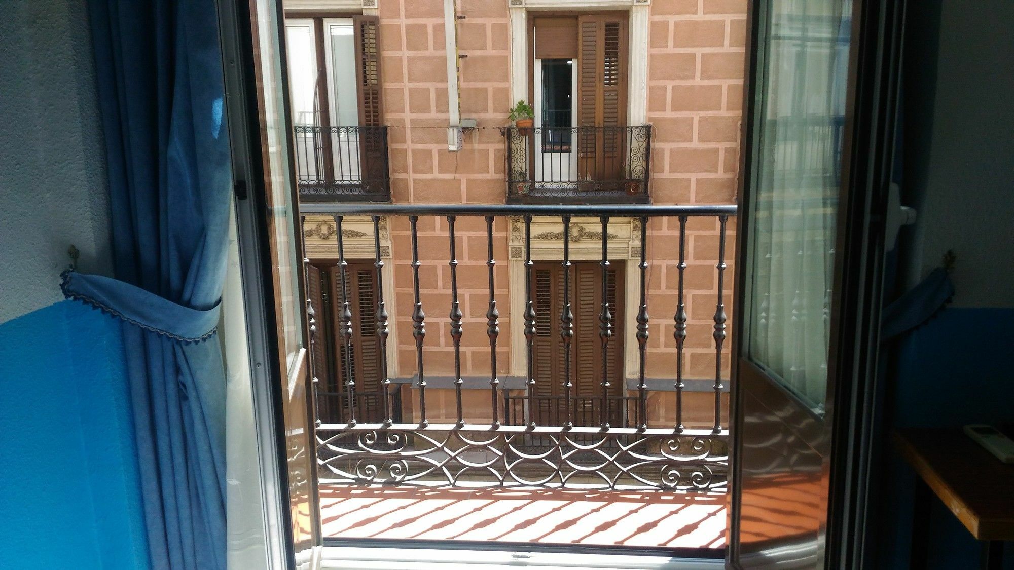 Hostal Palacios Fuencarral Madrid Buitenkant foto