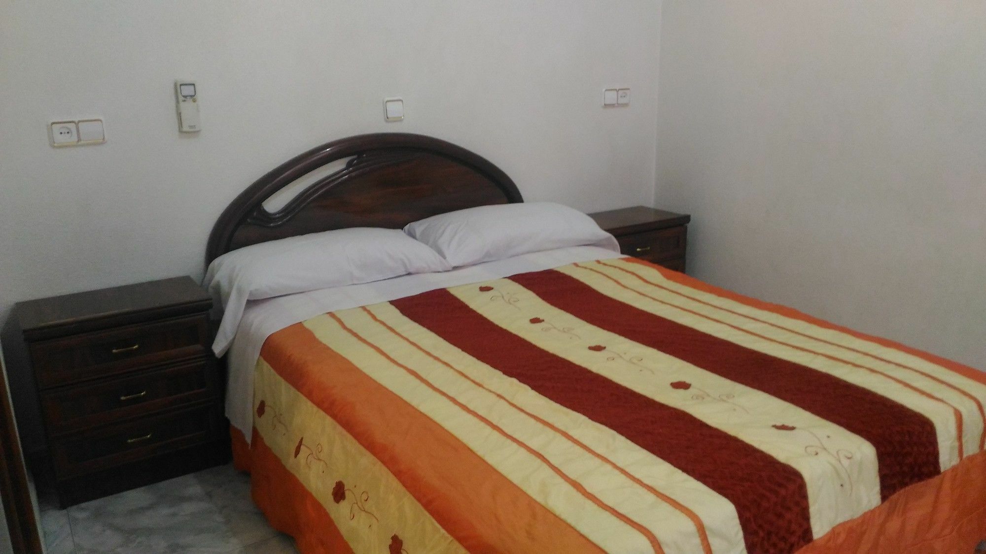 Hostal Palacios Fuencarral Madrid Buitenkant foto